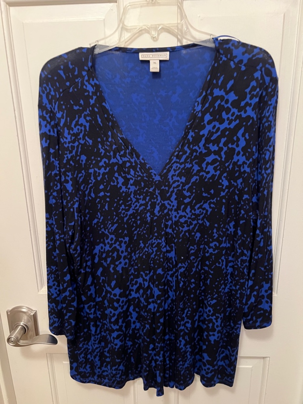 Dana Buchman Black and Blue Printed V-Neck Tunic Top
